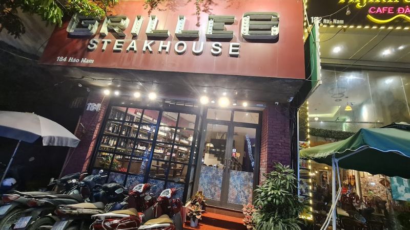 Grille6 Steakhouse như mời gọi bạn vào một cuộc hẹn hò lãng mạn và lý thú trong không gian Đông Âu cổ điển, nhỏ xinh