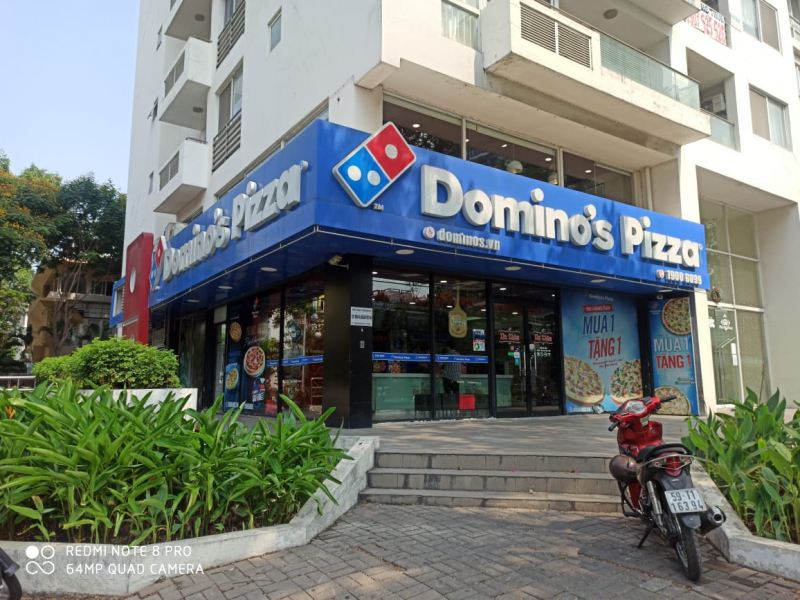 Domino's Pizza tại Quận 7 cũng thu hút lượng khách hàng đông đảo đến thưởng thức mỗi ngày.