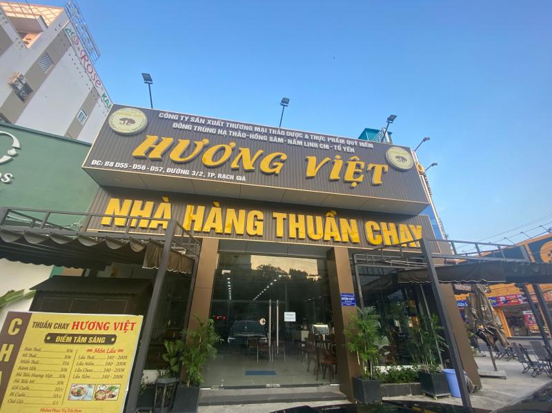 Một gợi ý dành cho những ai đang tìm địa chỉ ăn chay ngon tại TP. Rạch Giá, Kiên Giang là Nhà Hàng Thuần Chay Hương Việt. 