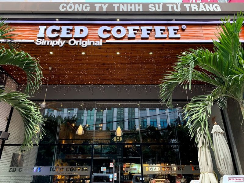 Iced Coffee có mặt tiền và cả không gian bên trong rộng rãi, thoáng mát