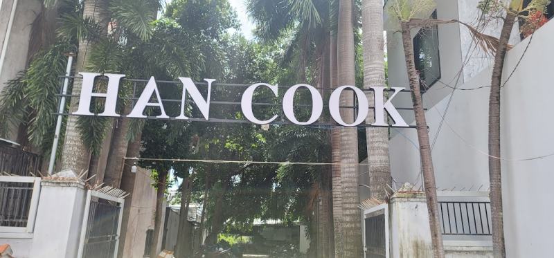 Món ăn ở Han Cook ngon, đậm chất Hàn Quốc, nhân viên quán phục vụ tốt nhanh nhẹn đặc biệt chủ quán còn ra giao lưu với từng bàn rất nhiệt tình nói chuyện thân thiện