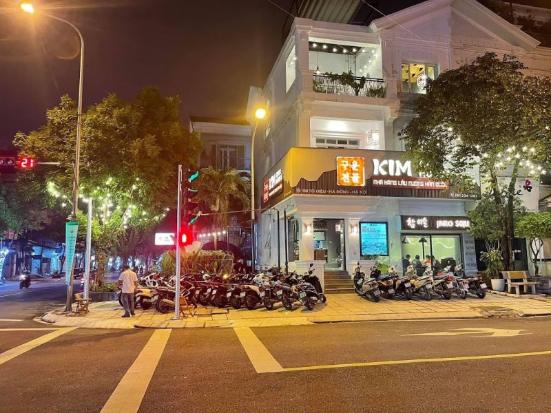 Kim Grill House thường được biết đến là quán nướng Hàn Quốc, tuy nhiên ít ai biết nhà hàng này còn phục vụ cả lẩu