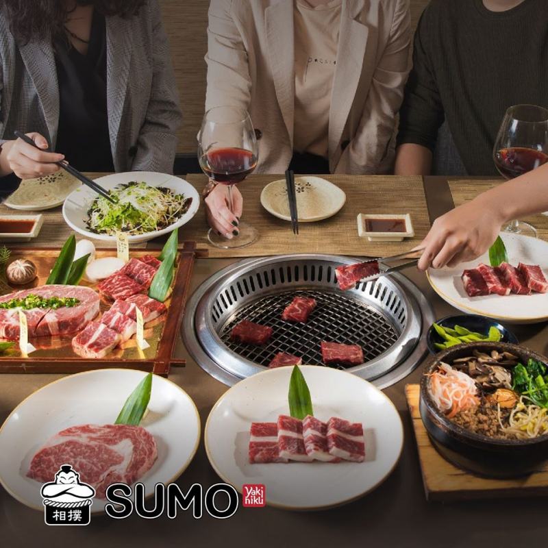 Đến với nhà hàng Sumo BBQ thực khách sẽ được thoải sức lựa chọn các món nướng đa dạng từ bò, hải sản… cũng như các món đặc sản Nhật Bản như sushi, sashimi, lẩu shabu, lẩu miso,...