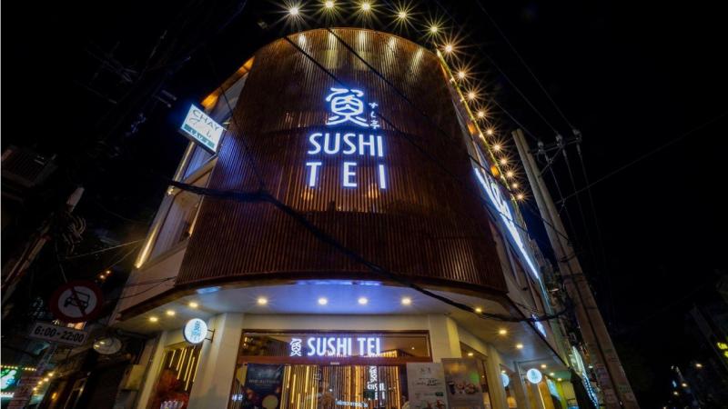 Dừng chân tại Sushi Tei, thực khách sẽ được thưởng thức những phần sushi với công thức độc quyền, nguyên liệu nhập khẩu 100%