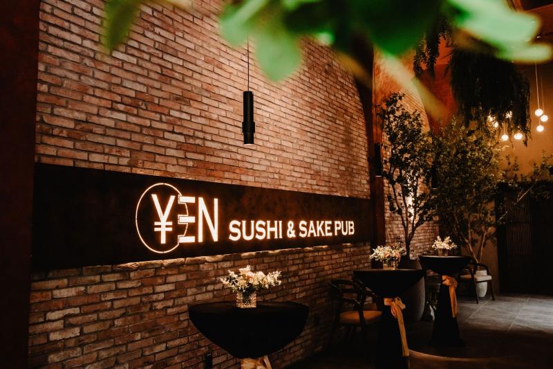 Yen Sushi & Sake Pub được thực khách yêu thích bởi không gian bài trí độc đáo và đặc sắc.