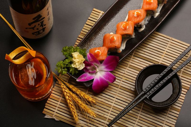Các món ăn của Taiyo BBQ & Sushi Restaurant được đánh giá rất cao về hương vị, đặc biệt là các loại sushi, sashimi. Những set sushi của nơi này luôn có sức hút đặc biệt đối với các tín đồ ẩm thực nhờ sự tinh tế, khéo léo trong cách bày trí. Khi thưởng thứ, bạn sẽ cảm nhận rõ món ăn rất tươi, kết hợp cùng nước chấm nhẹ vị thanh rất phù hợp.