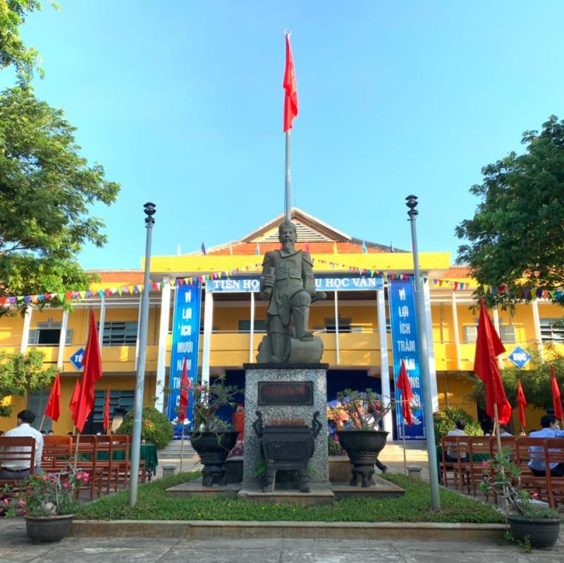 Trường Trung học phổ thông Trần Hưng Đạo