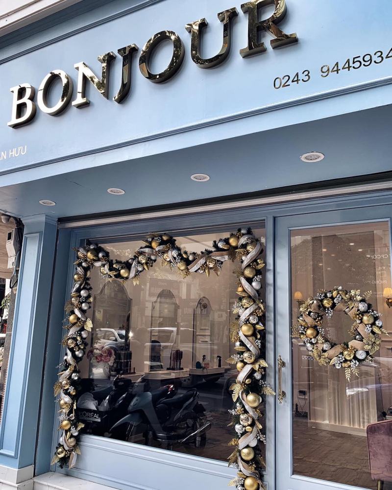 Bonjour Hair Salon là địa chỉ làm tóc uy tín tại Hai Bà Trưng - Hà Nội mang đến cho khách hàng nhiều kiểu tóc đẹp, thời thượng.