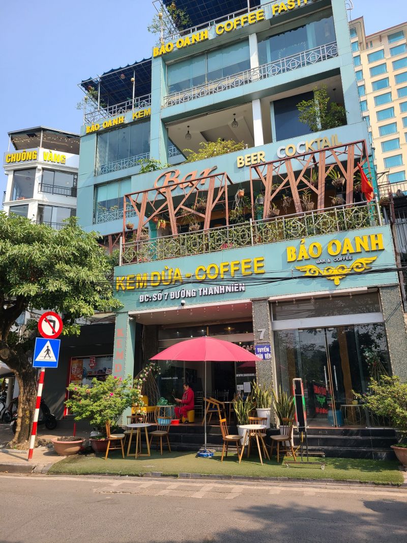 Nhắc đến kem dừa, không thể không nhắc tới tới Bảo Oanh Cafe - Kem Dừa ở hồ Trúc Bạch.