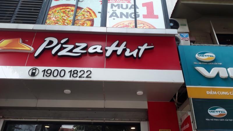 Nhắc đến pizza, chắc hẳn phải nhớ đến Pizza Hut là một thương hiệu nổi tiếng ở Việt Nam và dĩ nhiên Hà Nội cũng không ngoại lệ.