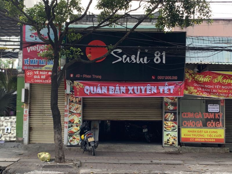 Cũng là một trong số những nhà hàng sushi nổi tiếng bậc nhất tại Biên Hòa nói riêng và Đồng Nai nói chung, đến với SuShi 81, khách sẽ được phục vụ những món sushi tuyệt hảo