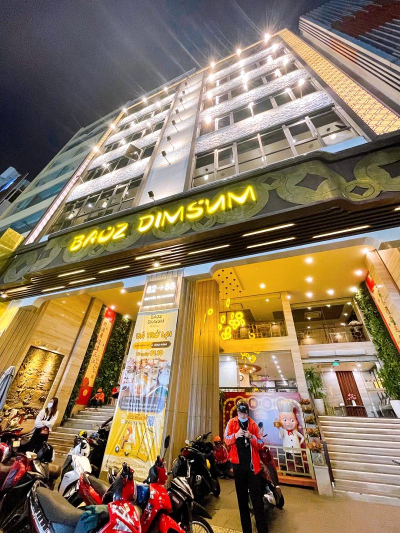 Tọa lạc tại trung tâm của Chợ Lớn, Baoz Dimsum hiện nay đang nổi lên như một làn gió mới trong nền ẩm thực Hồng Kông tại Sài Gòn, đặc biệt là các món Dimsum nổi tiếng của Trung Hoa.