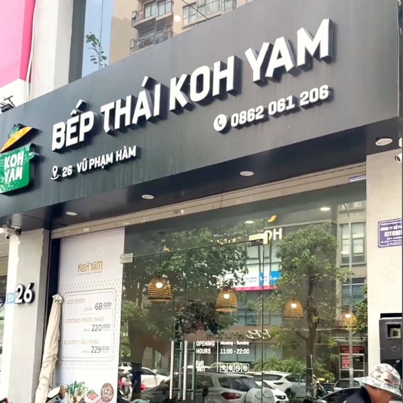 Bếp thái Koh Yam nằm trên đường Vũ Phạm Hàm sôi nổi, tấp nập