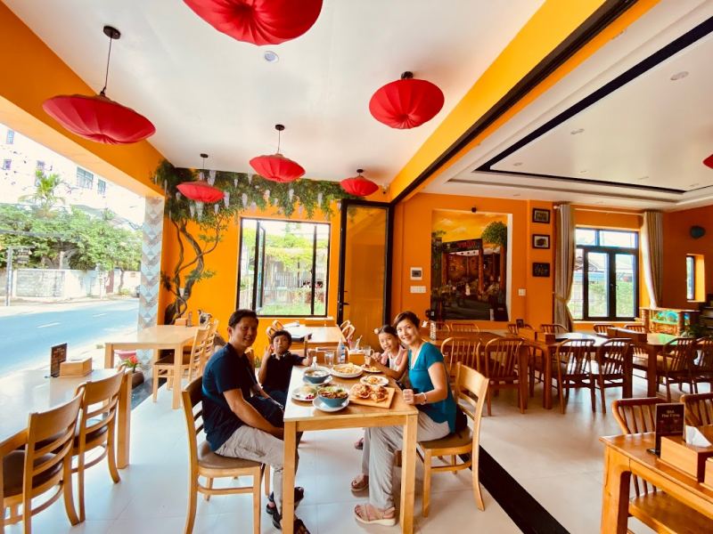 Restaurant & Cafe Tuấn