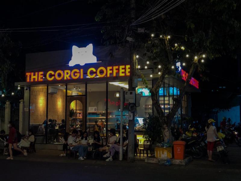 The Corgi Coffee là một điểm lý tưởng cho bạn trọn vẹn tận hưởng không gian mát mẻ, sang trọng. 