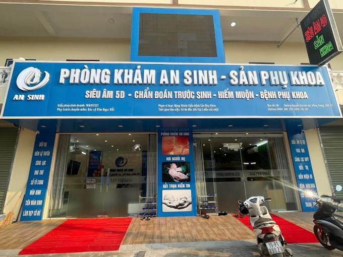 Phòng khám được thiết kế khang trang, hiện đại với đầy đủ tiện nghi, tạo cảm giác thoải mái cho người bệnh.