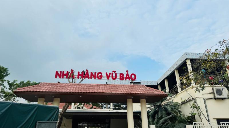 Nhắc tới địa điểm thưởng thức lẩu ngon tại Ninh Bình, thật thiếu sót nếu bỏ quên nhà hàng Vũ Bảo