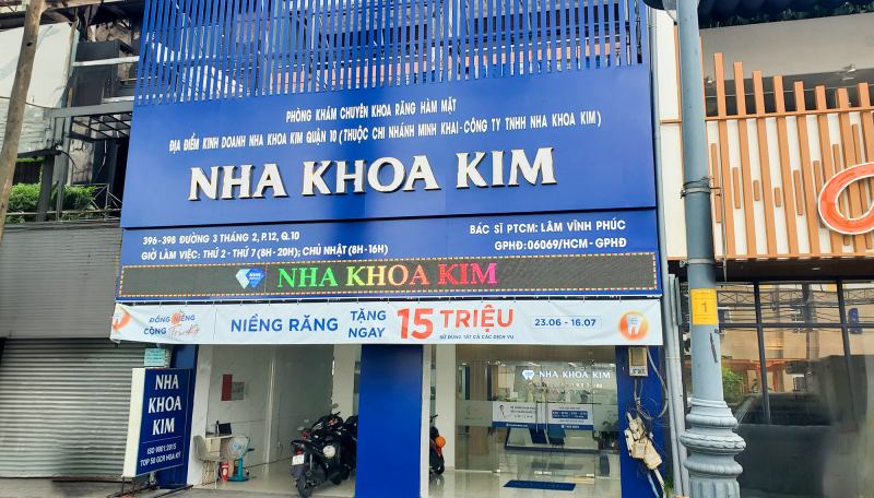 Nha khoa Kim được biết đến là một trong những hệ thống nha khoa đáng tin cậy, uy tín, với các trang thiết bị hiện đại và chất lượng điều trị tốt.