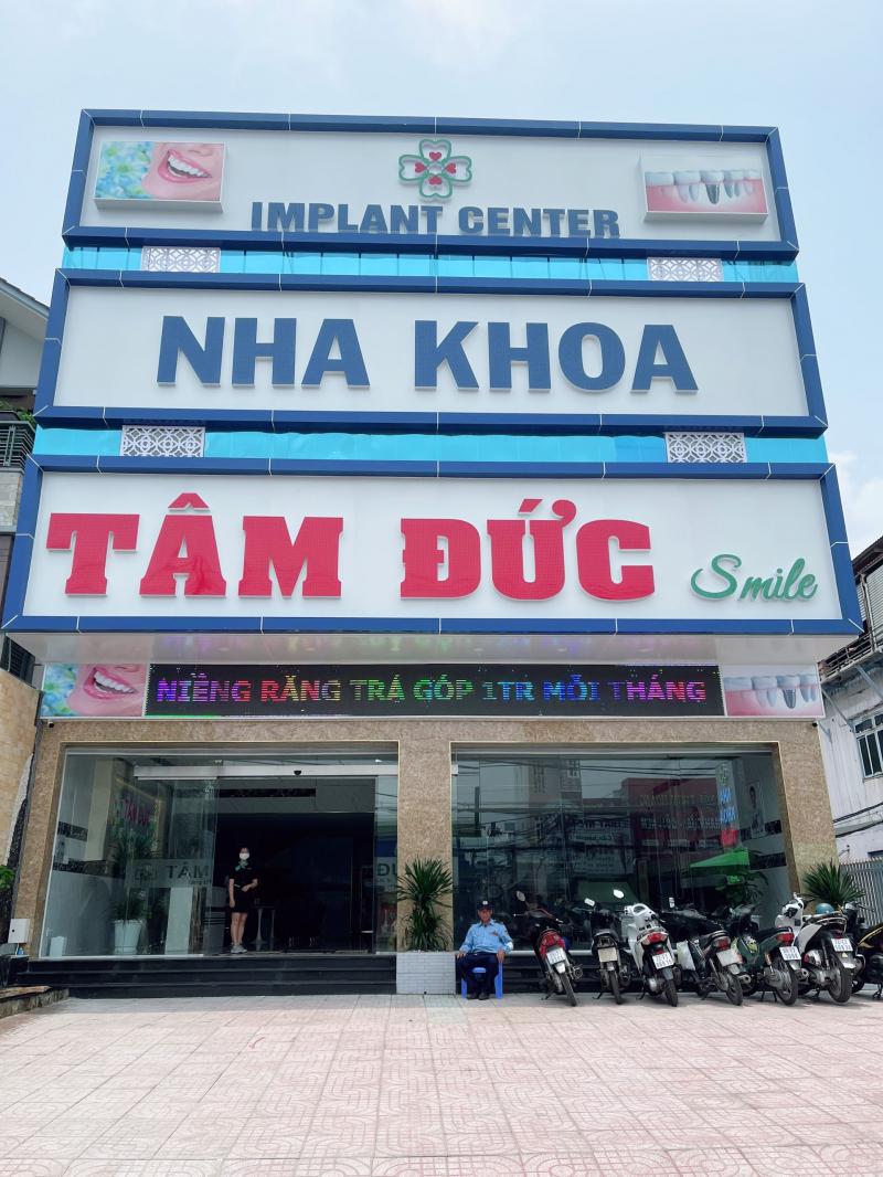 Nha khoa Tâm Đức Smile là một  trong những trung tâm chăm sóc răng miệng hàng đầu Việt Nam, chuyên về cấy ghép Implant và răng sứ thẩm mỹ.