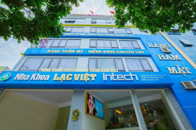 Nha khoa Lạc Việt Intech là nơi hội tụ đội ngũ bác sĩ, chuyên gia hàng đầu trong lĩnh vực Trồng răng Implant và Chỉnh nha. 
