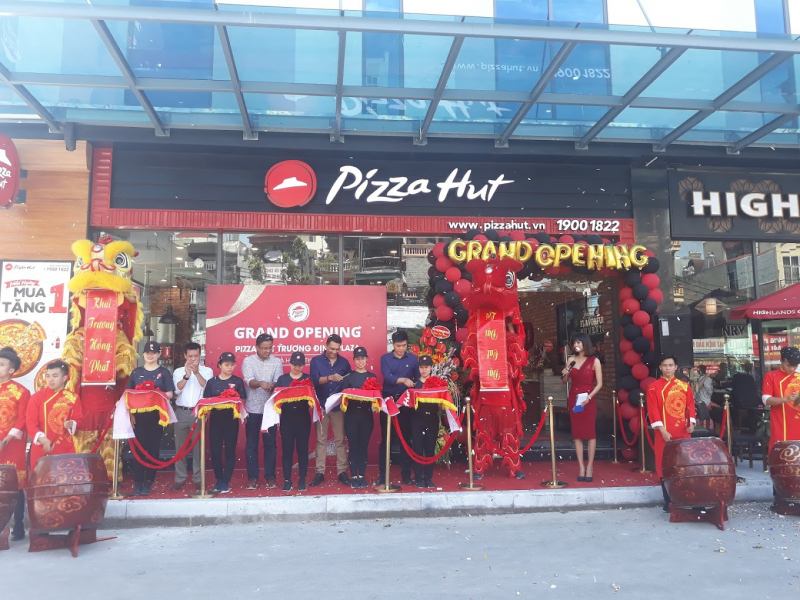 Pizza Hut là chuỗi nhà hàng pizza được yêu thích và lớn nhất thế giới, trực thuộc tập đoàn Yum