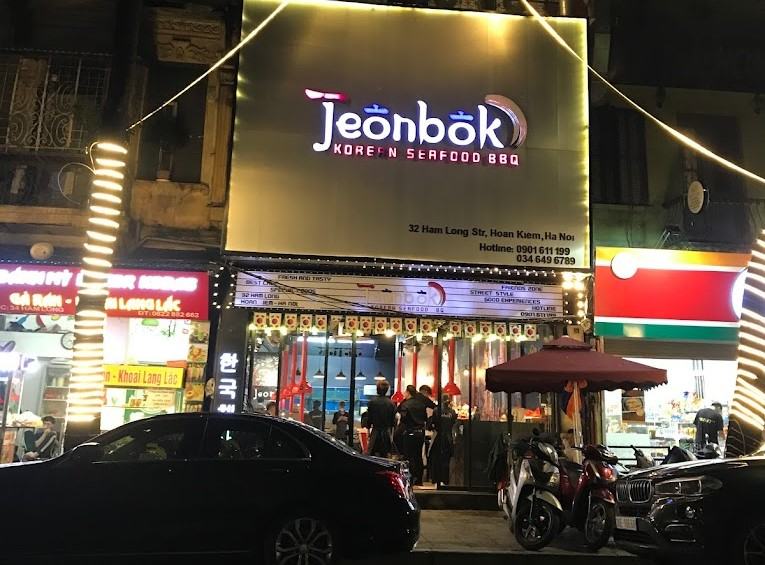 Jeonbok là nhà hàng ẩm thực Hàn Quốc nổi tiếng mô hình nướng độc đáo lần đầu tiên có mặt tại Việt Nam