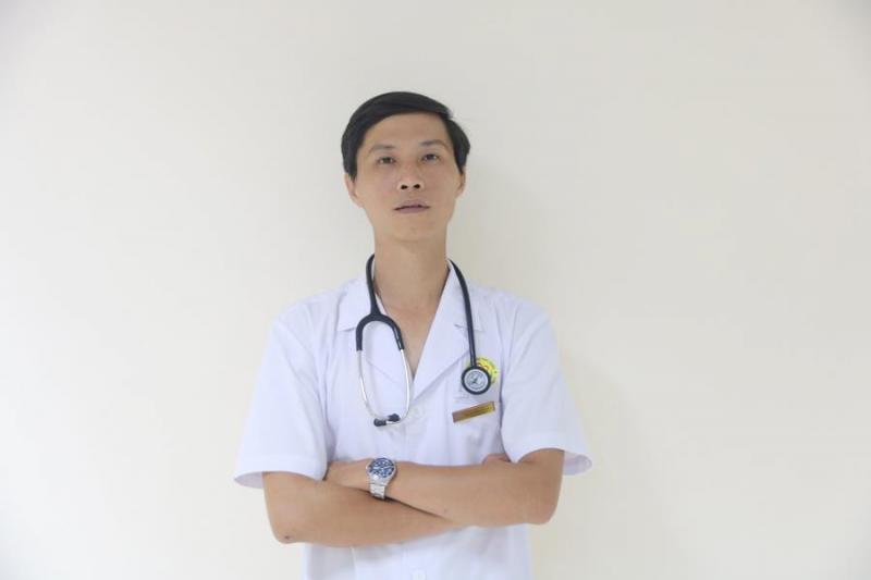 Với hơn 20 kinh nghiệm, Bác sĩ Trịnh Việt Anh - Phó Khoa Khám bệnh quốc tế và theo yêu cầu của bệnh viện E được bệnh nhân tin tưởng, lựa chọn. 