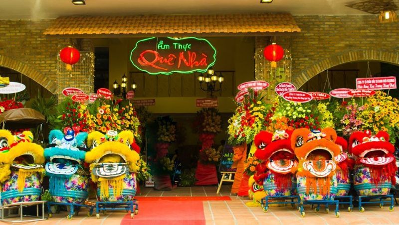 Là một trong những thương hiệu ẩm thực Việt nổi tiếng tại Sài Gòn, Ẩm Thực Quê Nhà mang đến cho thực khách những trải nghiệm vị giác vô cùng độc đáo và ấn tượng.