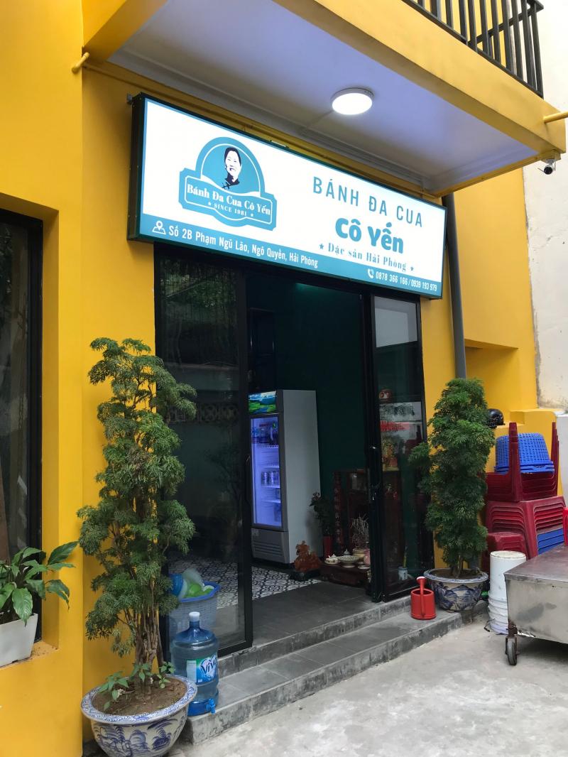 Nổi tiếng khắp thành phố Hải Phòng phải kể đến quán Bánh đa cua Cô Yến, nằm tại đường Phạm Ngũ Lão. 