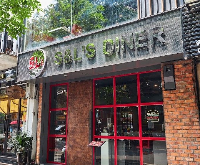 S&L's Diner là nhà hàng ở Quận Hoàn Kiếm mang đậm phong cách Mỹ từ cách bài trí cho tới thực đơn