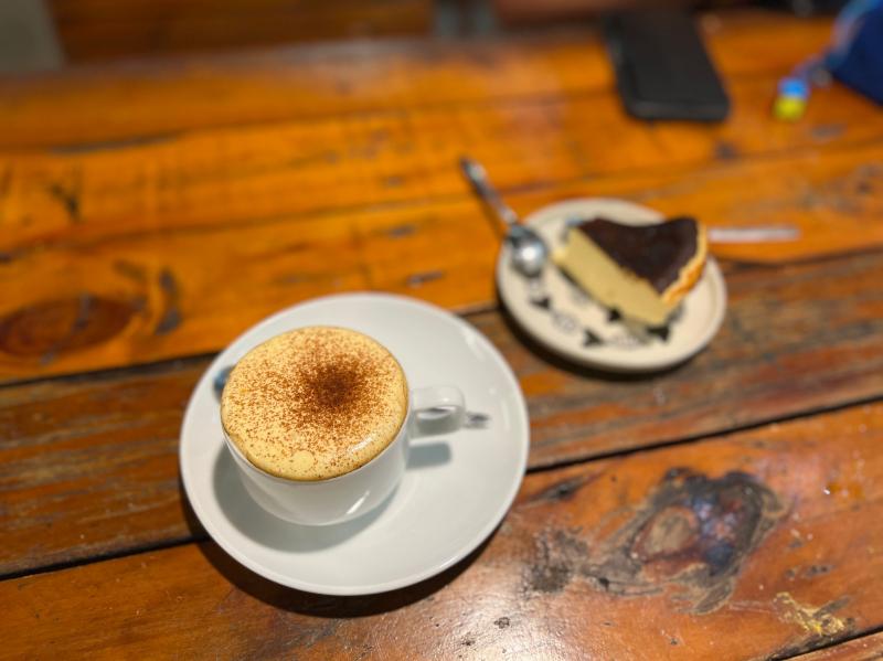 Đồ uống ở tổ chim xanh nổi tiếng có Cappuchino cafe với cafe được tuyển chọn kỹ lưỡng kết hợp cùng lớp sữa béo ngậy tạo ấn tượng cho thực khách mỗi khi có dịp thưởng thức