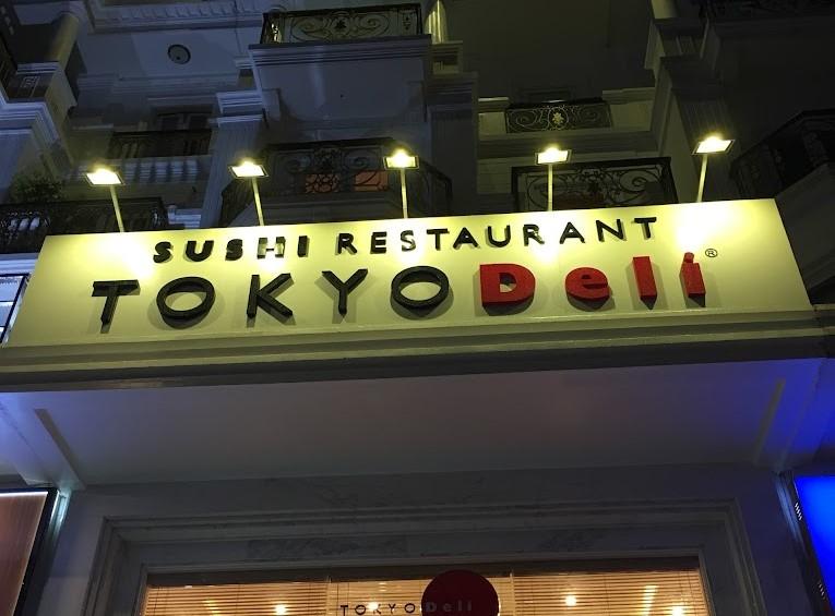 Tokyo Deli lấy cảm hứng từ không gian truyền thống của người Nhật Bản đó là một cách sắp xếp nội thất đơn giản, dễ chịu