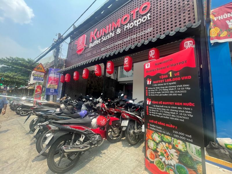 Không gian của Buffet Sushi Kunimoto được đánh giá mang vẻ đẹp sang trọng, phù hợp ăn gia đình, đối tác