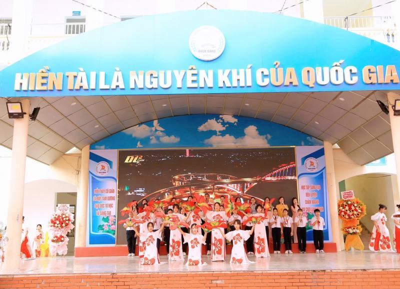 Trường THCS Bạch Đằng