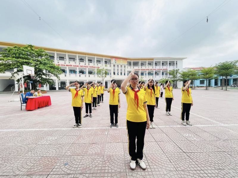 Trường THCS Bạch Đằng