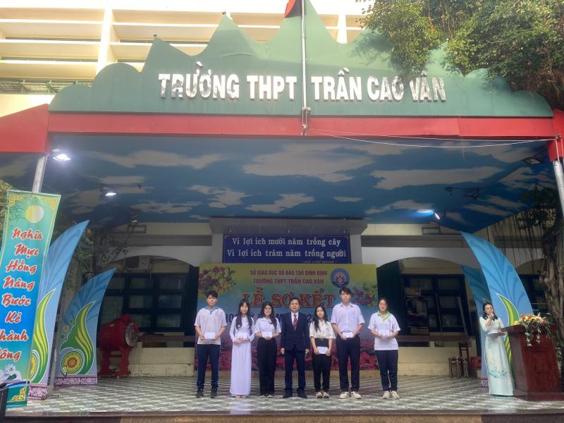 Trường THPT Trần Cao Vân