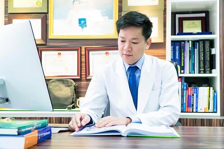Tại TP.HCM, TS.BS Nguyễn Phan Tú Dung chính là vị bác sĩ nâng mũi giỏi hàng đầu. 